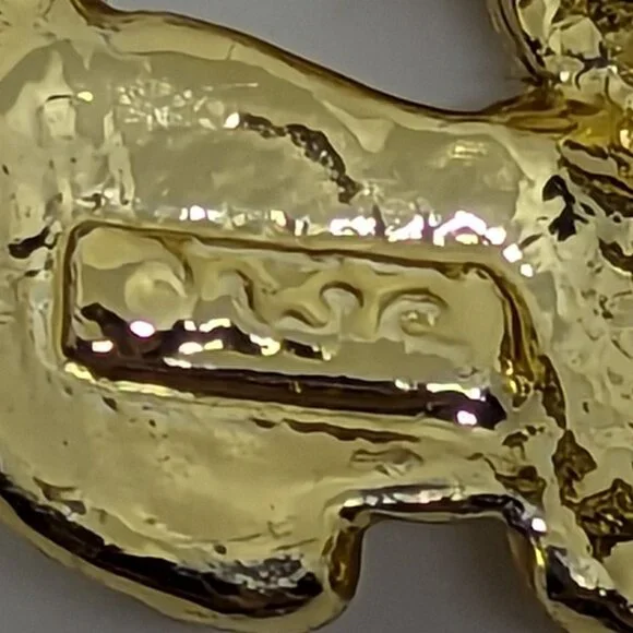 Santa Claus Gold-Tone Brooch Pin With Reindeer & Presents Signed AJC - Picture 3 of 3